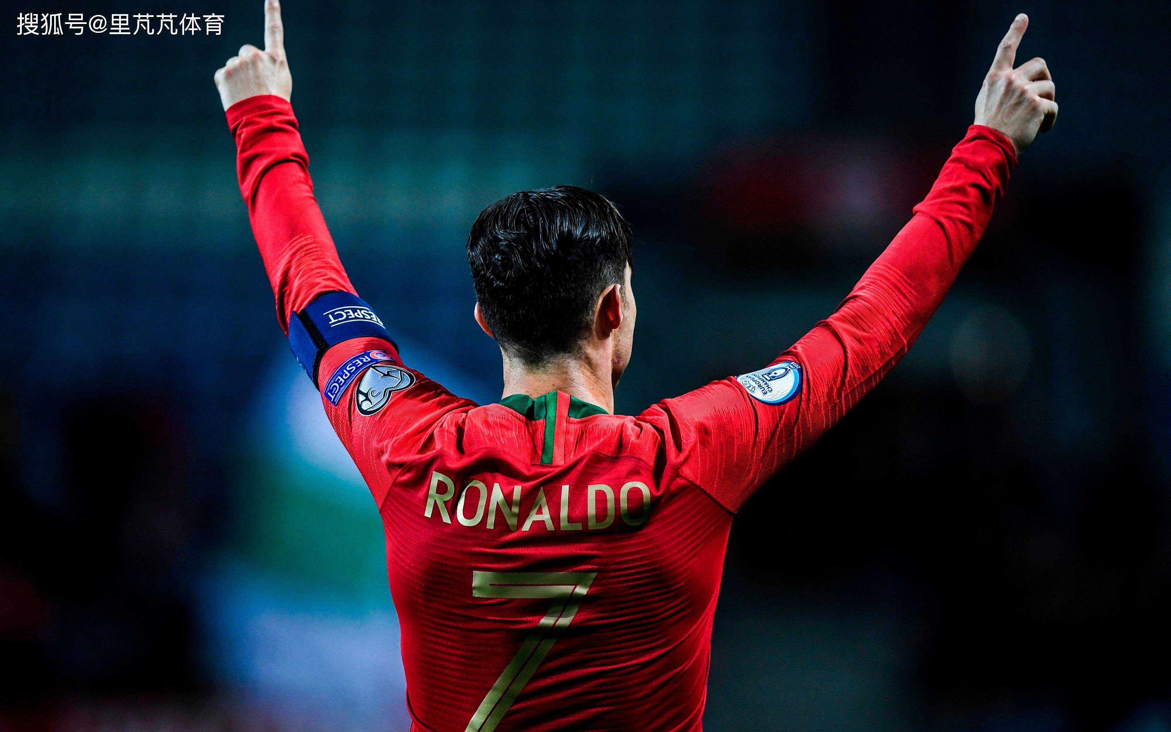 场上两名农 场上两名农